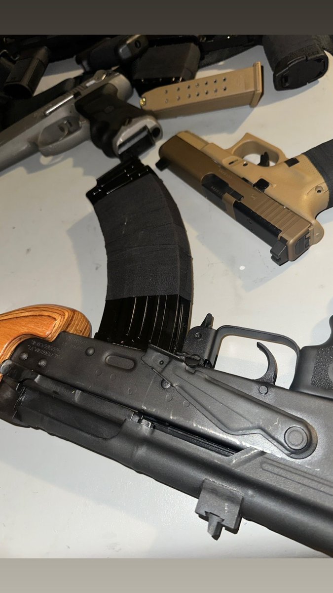 Tacticaljavi999's tweet photo. Not sure what caliber I want next🤔 
223/556,762,40,45, &amp; 9✅
Maybe add a 308,12gauge or get another 9 or 762
#Micro #MicroDraco #Draco #AR #Magpul #CenturyArms #Ak47 #762soviet #Romania #Romanian #USA #America #AR15 #556Nato #223Rem #Glock19x #Glock19 #Glock19xMOS #Pro2a #2A https://t.co/9UJf8yuAwg