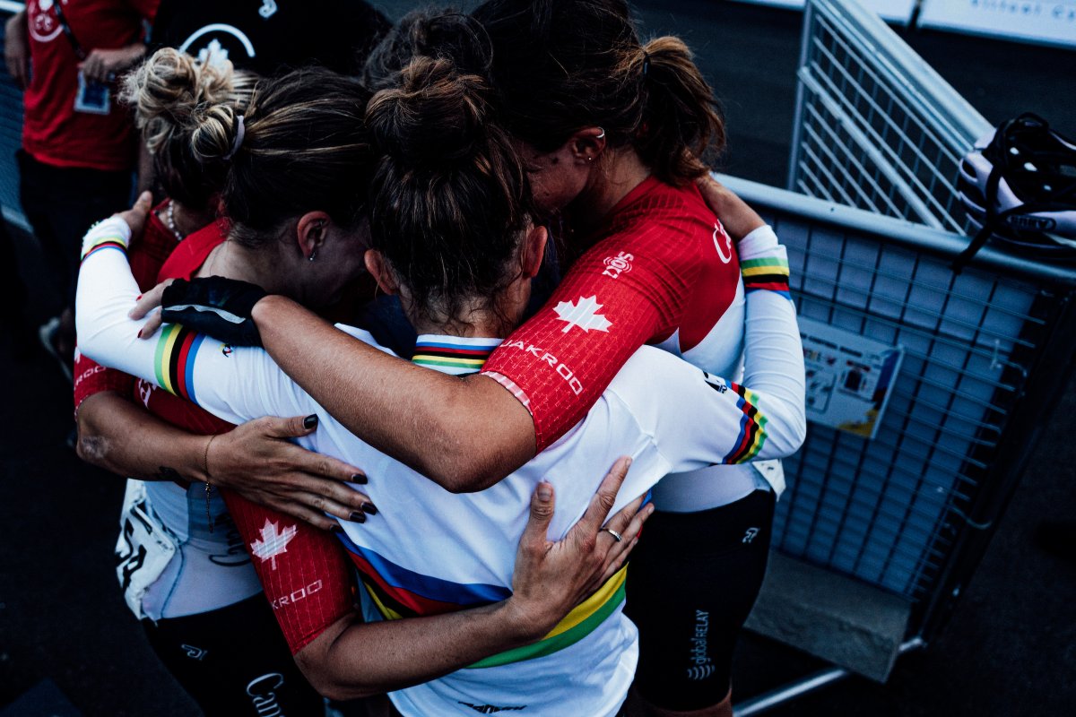 UCI_cycling's tweet image. Squad goals 🇨🇦

Magdeleine Vallieres supported by her teammates from start to finish at #Kigali2025 🥹

📸 SWpix