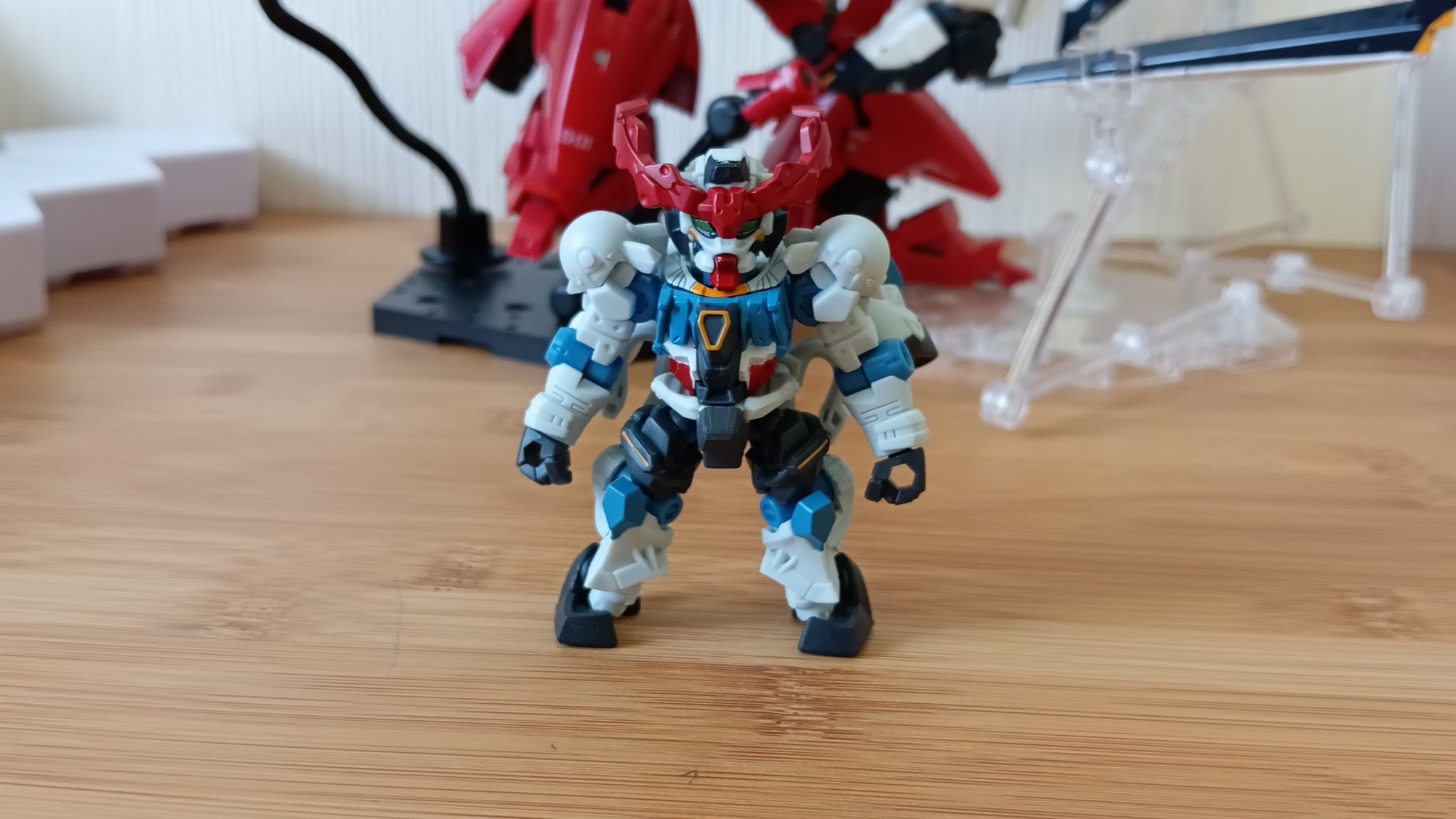 モビルスーツアンサンブルジークアクス塗装中