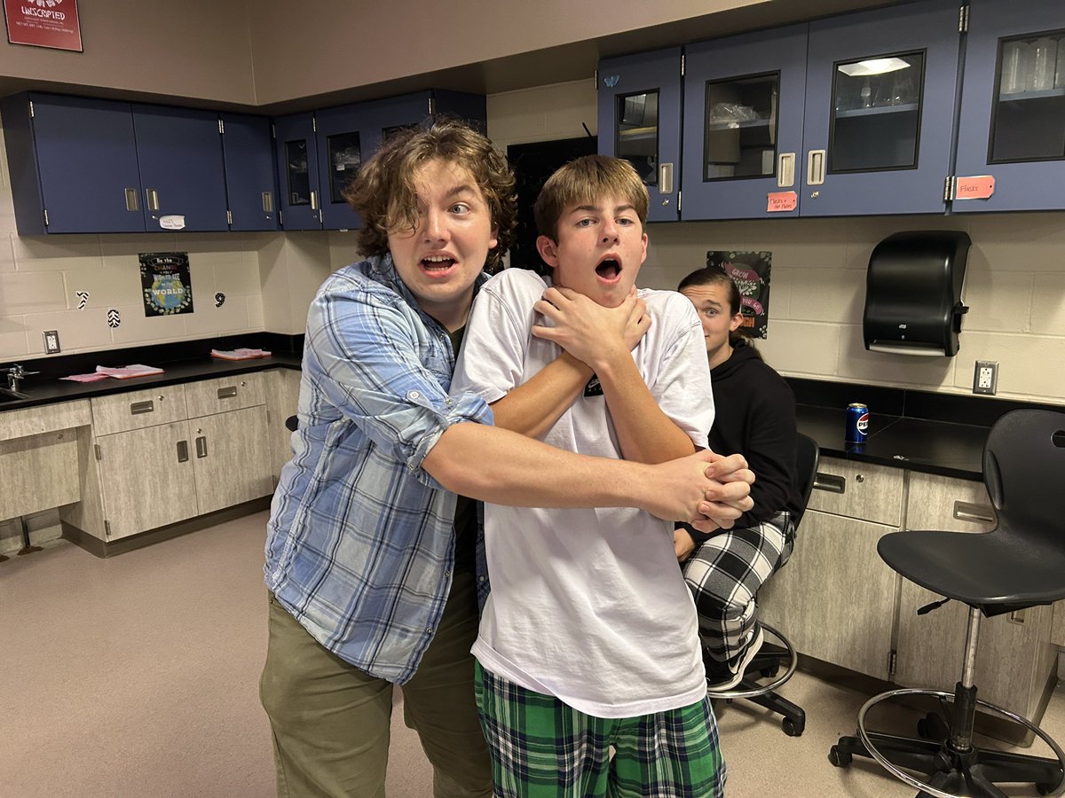 Improv_69's tweet photo. “I’ll give you a dollar for a wiener.”
“I always say a pickle stuffed hot dog is the best kind of hot dog.” https://t.co/l49XbIoxeG