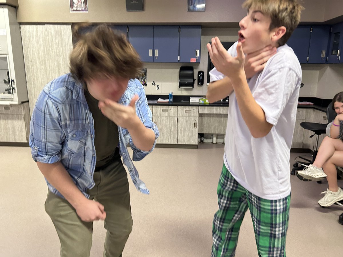 Improv_69's tweet photo. “I’ll give you a dollar for a wiener.”
“I always say a pickle stuffed hot dog is the best kind of hot dog.” https://t.co/l49XbIoxeG