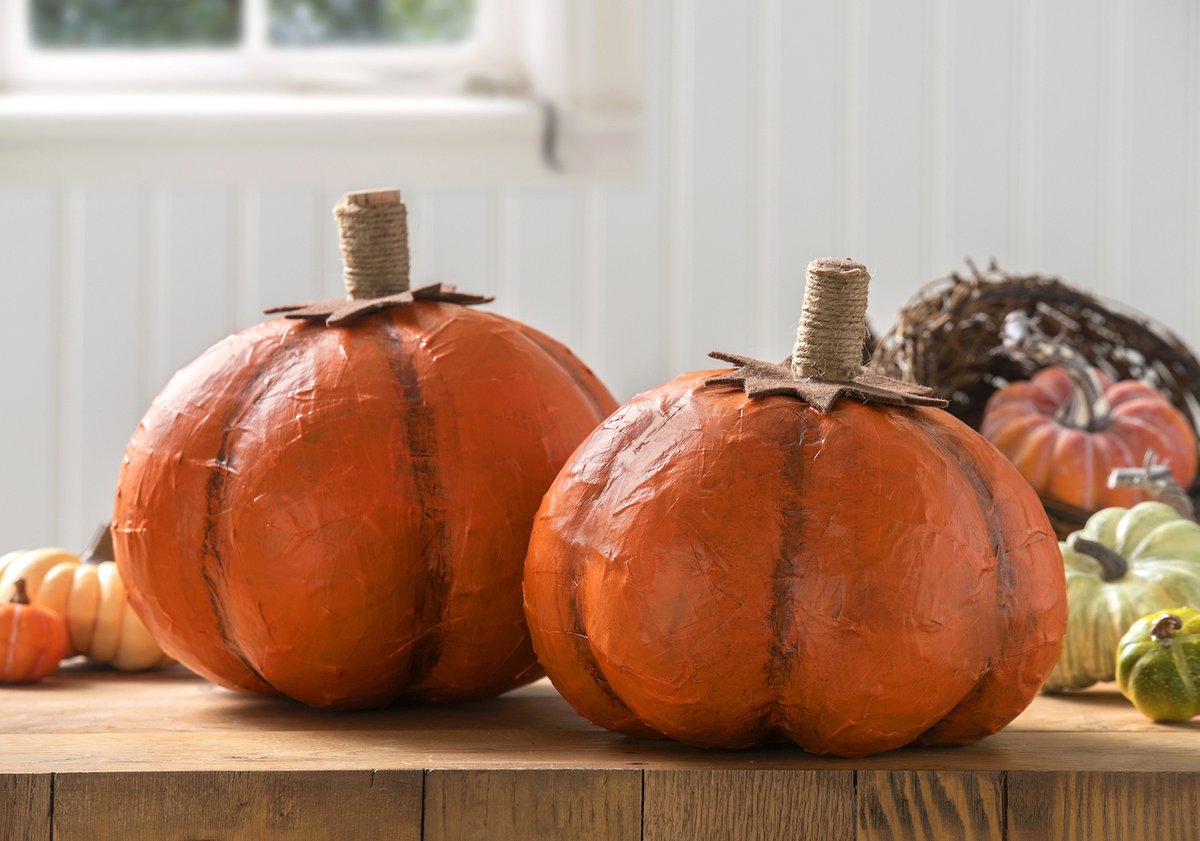 Make paper mache pumpkins with Mod Podge - perfect for fall!
modpodgerocksblog.com/paper-mache-pu…