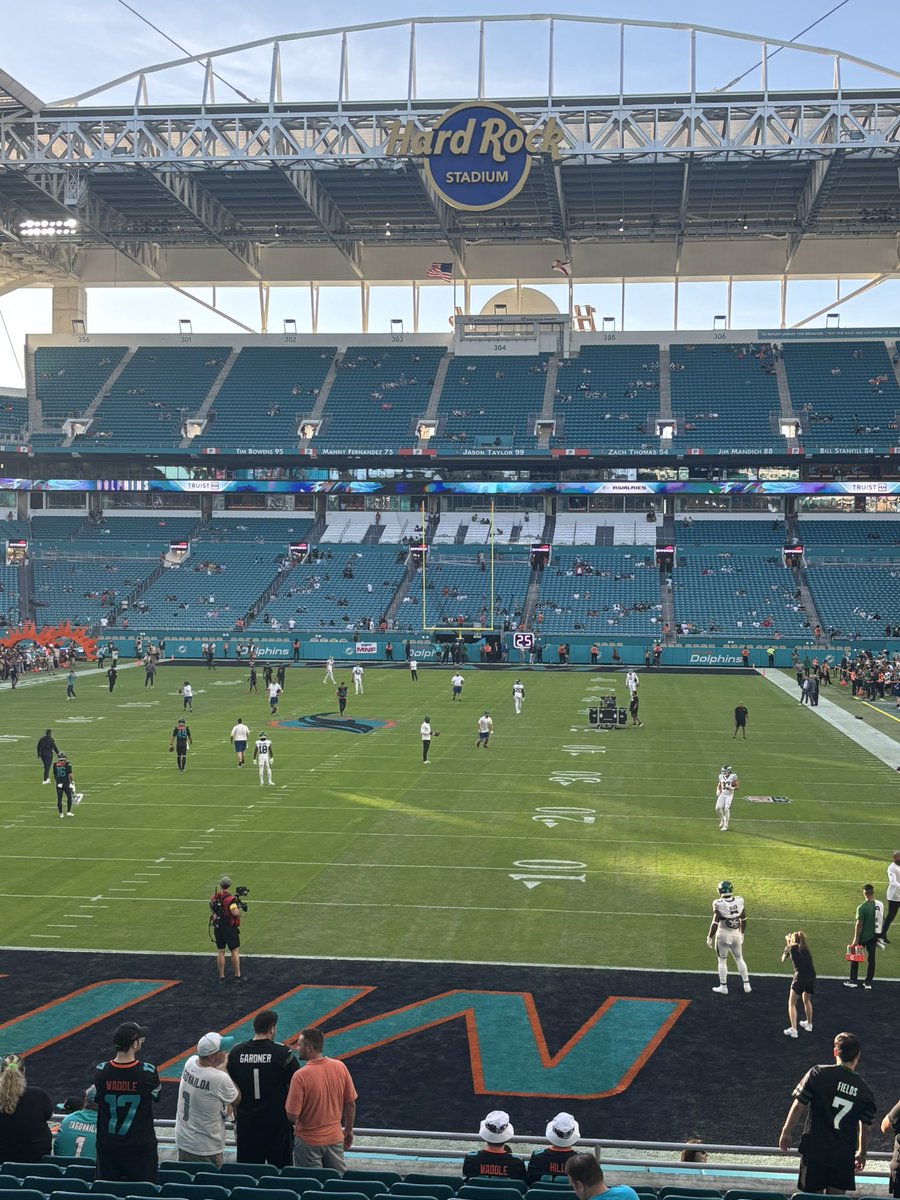 2kGary's tweet photo. Football weekend. #FlyEaglesFly https://t.co/cUeuSXZGse