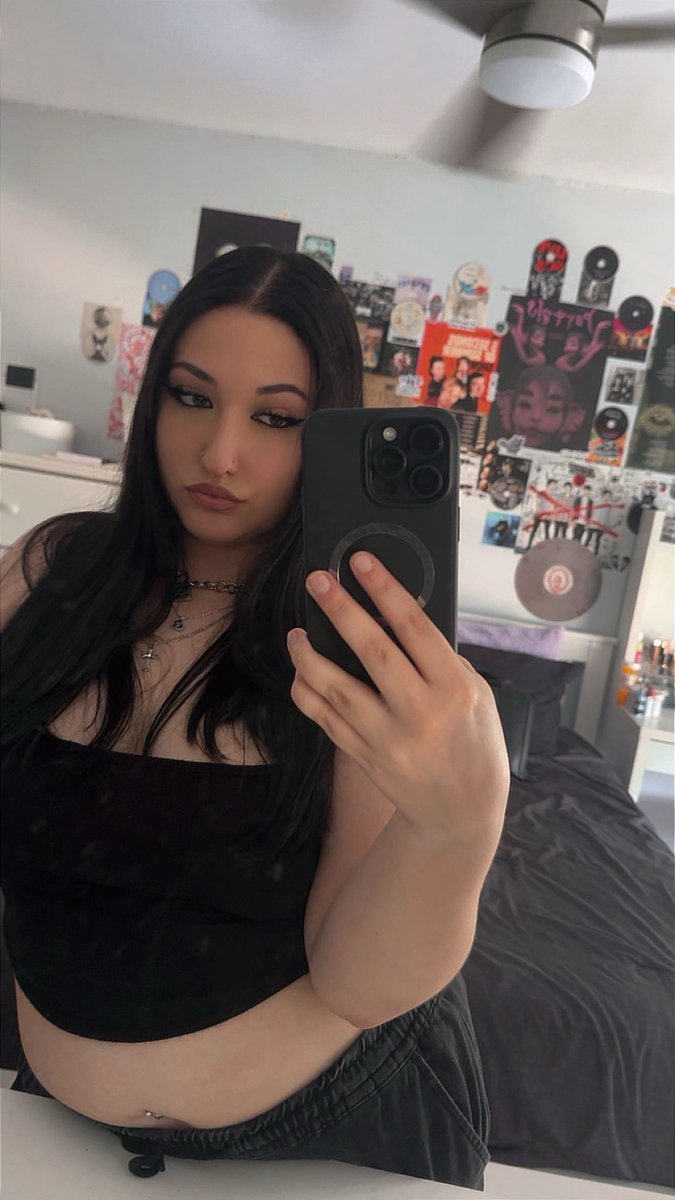 bluddymgc's tweet photo. °˖✧✿✧˖°welcome to my account°˖✧✿✧˖°

♡about me♡
✰ she/her, 22, bi
✰ connecticut 
✰ free palestine!!! 

♡stan list♡
✰yungblud 
✰bring me the horizon
✰pierce the veil 
✰ice nine kills
✰5sos + solos
✰sleeping with sirens + more https://t.co/ZAEux3HjYr