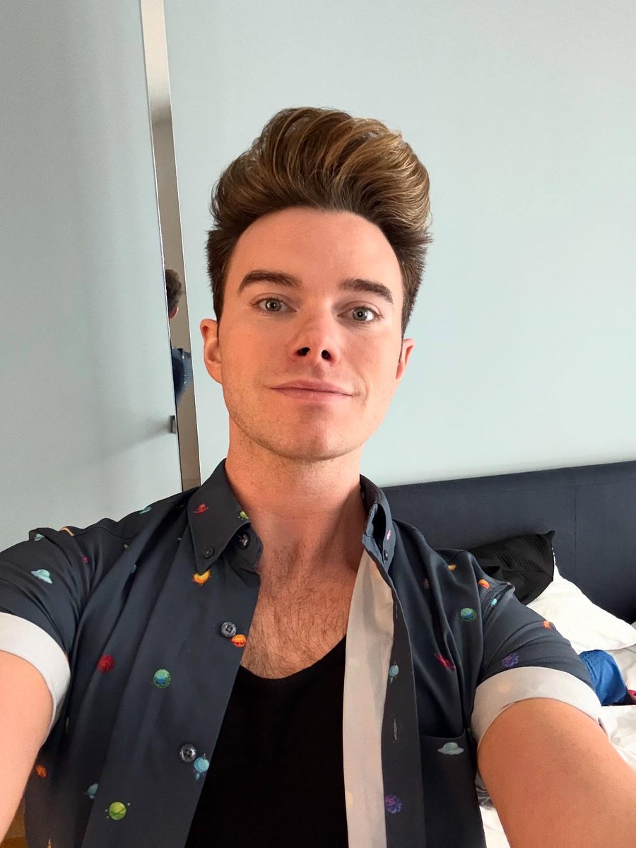 ColferEffect's tweet photo. @chriscolfer ! First &amp; foremost cos it would be a dream come true for him &amp; he deserves that moment! Also cos he is 1 of the nicest people I've ever had the privilege of meeting &amp; he has the intelligence, kindness, &amp; wit &amp; charm to win them over within minutes of meeting them. https://t.co/aNOGcfMYYs