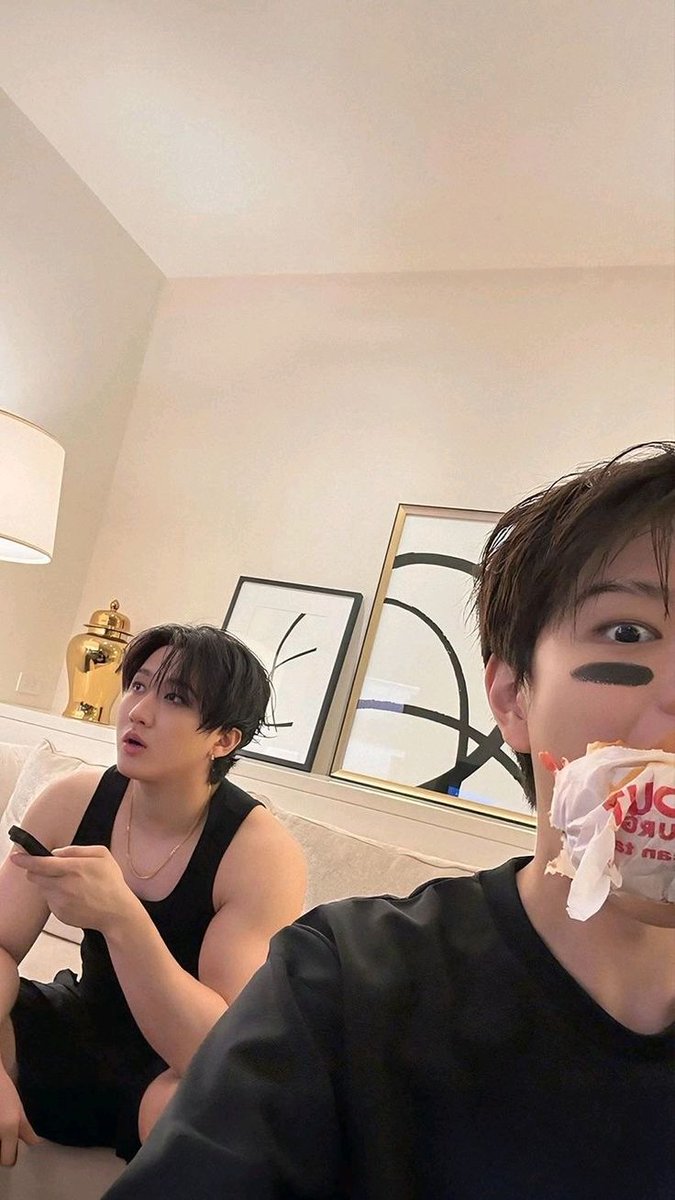 australianracha's tweet photo. seungbin fic/au | stuck with u 🔞
changbin fica até tarde no estúdio trabalhando e seungmin decide fazer companhia ao seu hyung
ou seungmin leva janta pra seu hyung favorito mas não esperava virar a janta dele (ou esperava?)
#oneshot #shortfic #narração https://t.co/LLII26saA6