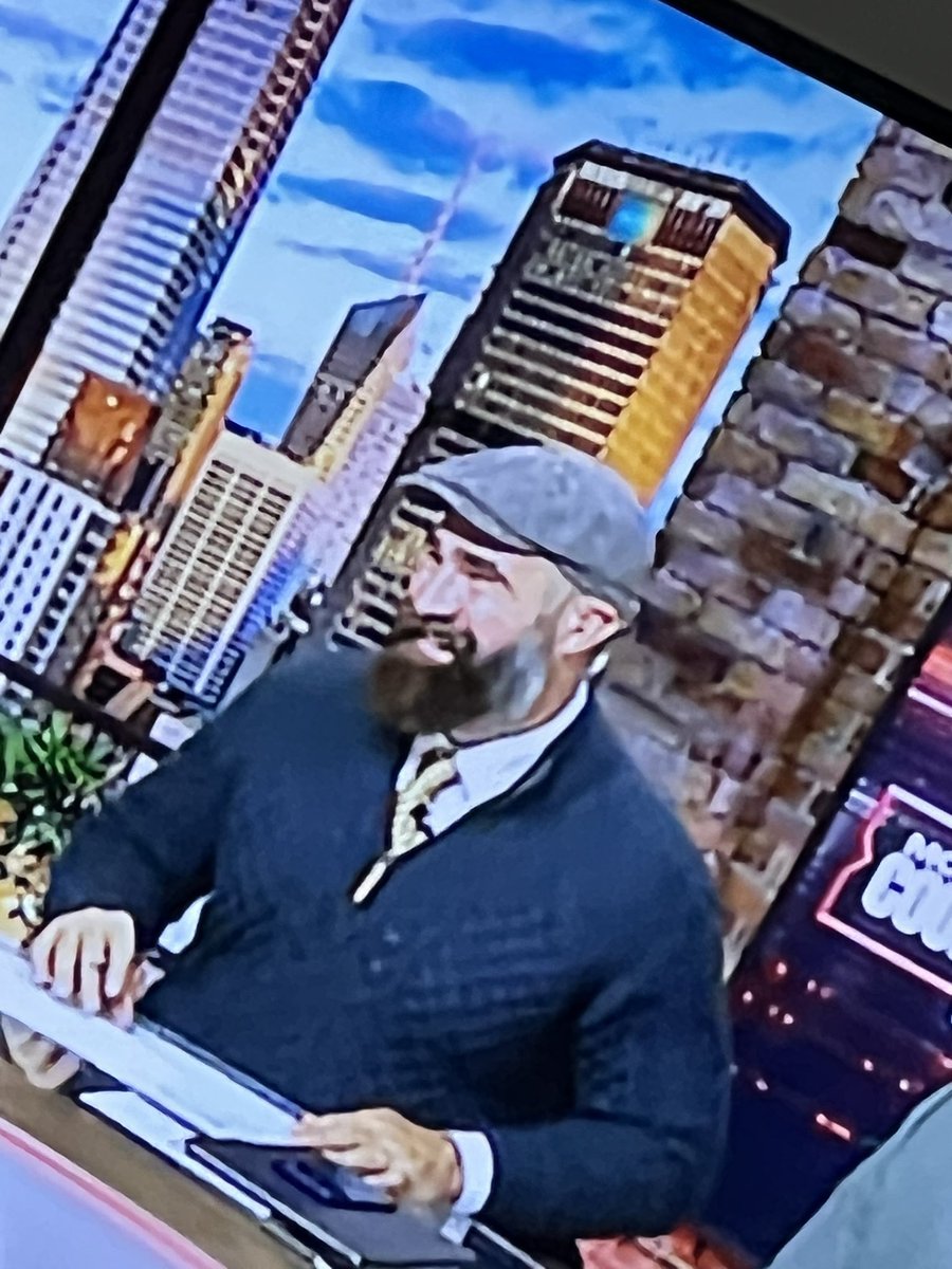 Looks like someone enjoyed the Ryder Cup! <a href="/JasonKelce/">Jason Kelce</a> looking like Bagger Vance on the <a href="/espn/">ESPN</a> Monday Night Countdown!