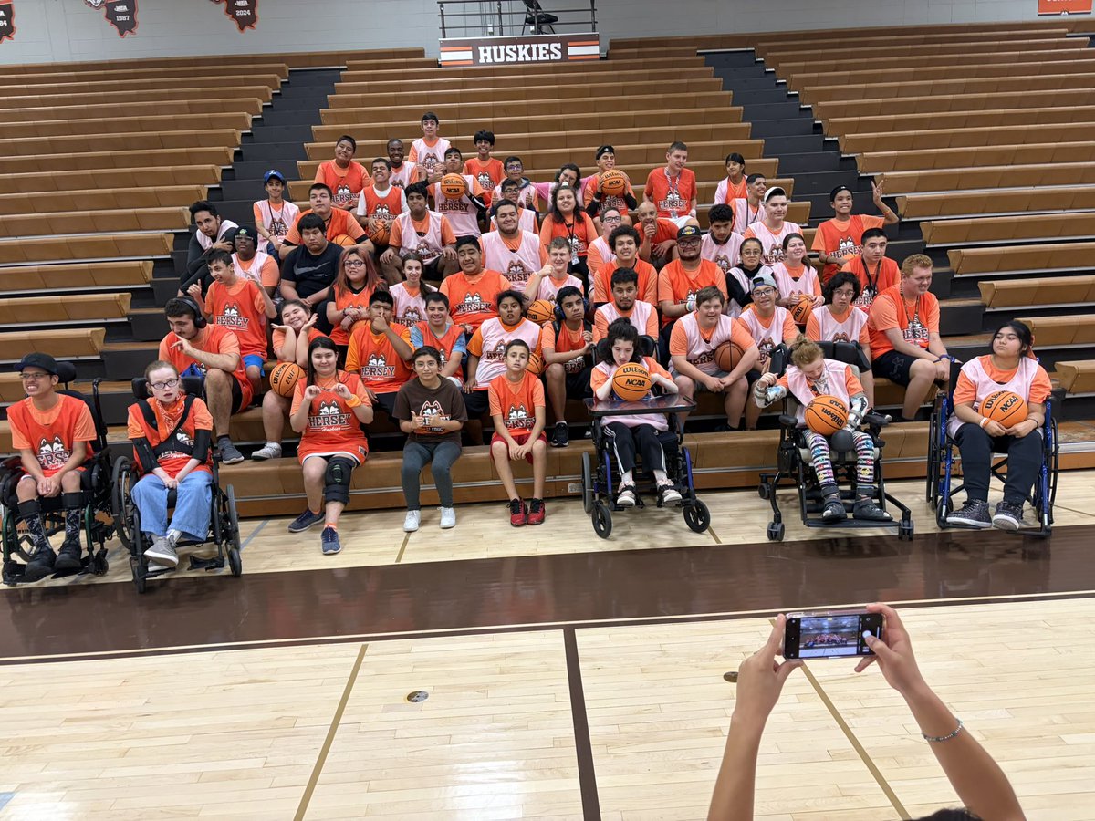 Megan Brownley tweet media