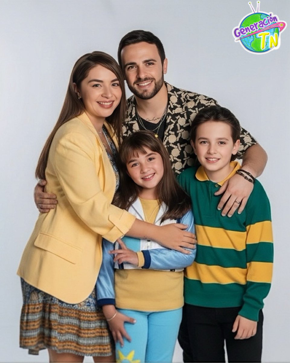 GeneracionTN's tweet photo. Así luce y se vería “La Familia Ricca Luján” según Gemini… ¡Qué tal! 🤩

El deseo de toda una generación impresa en la famosa inteligencia artificial. 🥹

Dinos… ¿como se llamarían sus hijos de Danny y Martín? 🤔

#EsteEsTuEspacioTuLugar 📺 https://t.co/LRPQBlTJAm