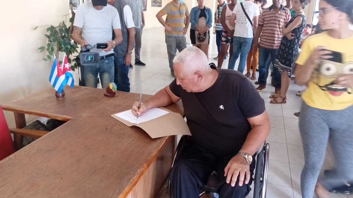 Nuestro apoyo a #Venezuela, fue la expresión de los trabajadores de la Radio y la Televisión en #PinardelRío, firmamos por la solidaridad, y la justicia #Cuba