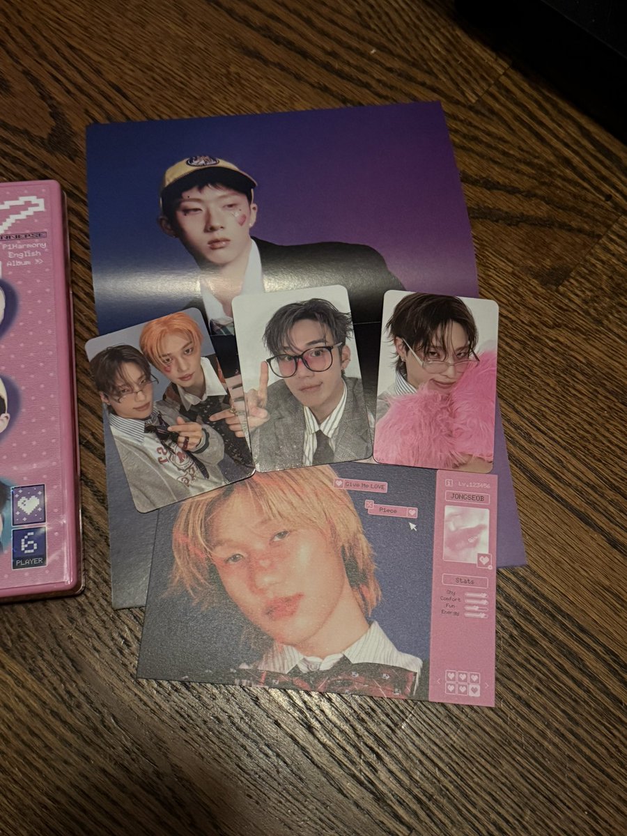 THE0EUN's tweet photo. MY SIGNED ALBUMS ARE HEREEEE 🥹🥹😩😩 https://t.co/xGNJxIii8m