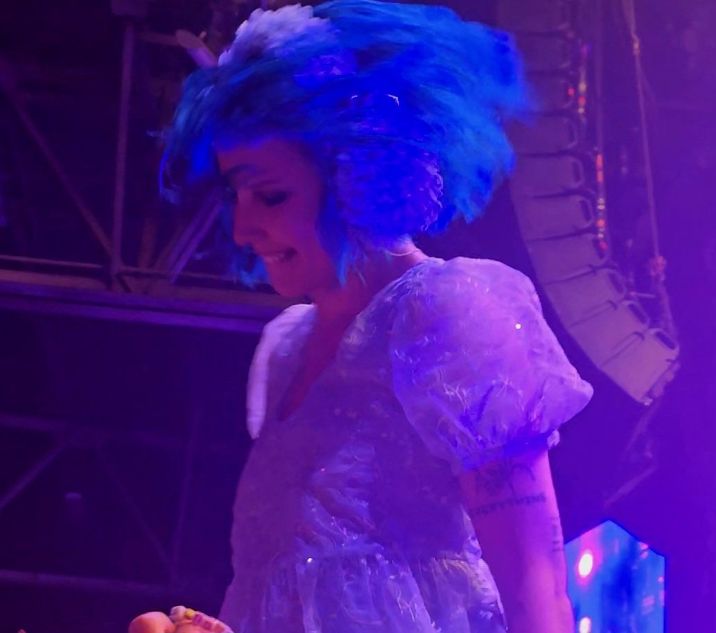 achristine05's tweet image. Its 9/29 and this girl with brown hair in Illinois knows she was right #everytime #ineverytimeline #happybirthdayhalsey