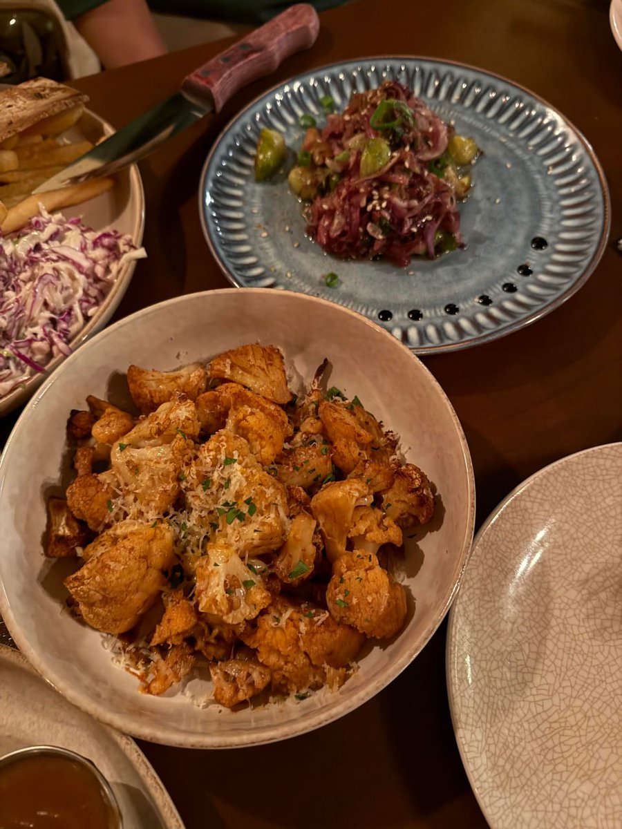 marvalentino1's tweet image. Fine dining, fearless mindset. 🥂🔥 #StrongAndBold