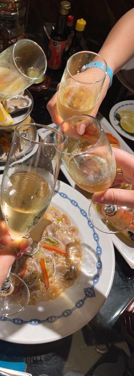 marvalentino1's tweet image. Fine dining, fearless mindset. 🥂🔥 #StrongAndBold