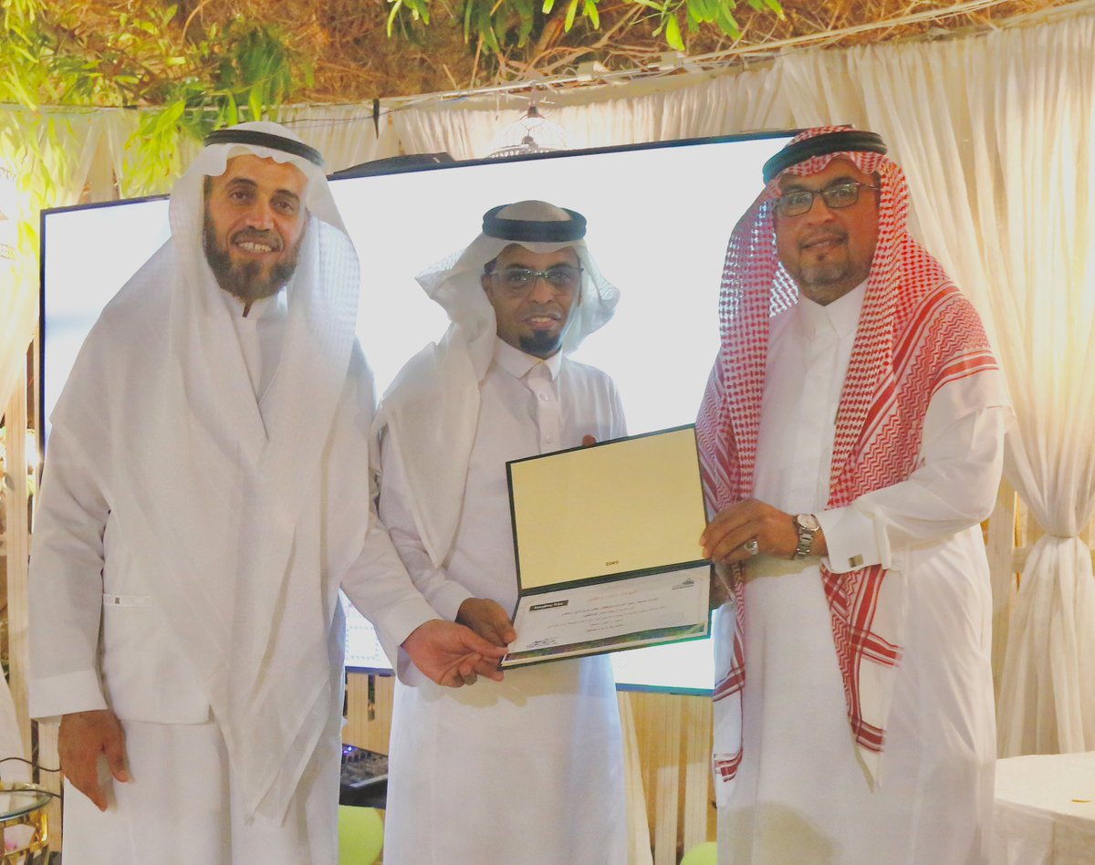 أتقدّم بالشكر الجزيل لـ جمعية رعاية الأرامل والمطلقات بالمدينة المنورة ولسعادة د. علي طرابيشي رئيس مجلس الإدارة على هذا التكريم الكريم.

<a href="/reaiyahorgsa/">جمعية رعاية</a>
#المدينة_المنورة #السعودية