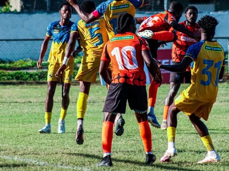 terrelonge2016's tweet photo. Big up my Racing United family. Our big #PremierLeague side out of Gregory Park π―π²π―. On Sunday, we drew 0-0 against Tivoli Gardens. Three wins, 2 draws, zero losses. Full speed ahead to victory my side π―
#RacingUnited #football #Jamaica #Portmore #strongwithTerrelonge https://t.co/Qf55pJxZIq