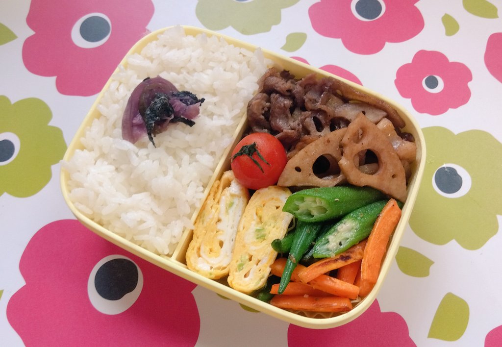 本日のお弁当🍱
・牛こま肉と蓮根の甘味噌炒め
・オクラと人参のルイジアナ風
・お葱入り卵焼き
・自家製柴漬
・ミニトマト

オクラの炒め物をケイジャンスパイスで味付けしてるので、なんちゃって「ルイジアナ風」www

#お弁当記録 #おいしがうれしが