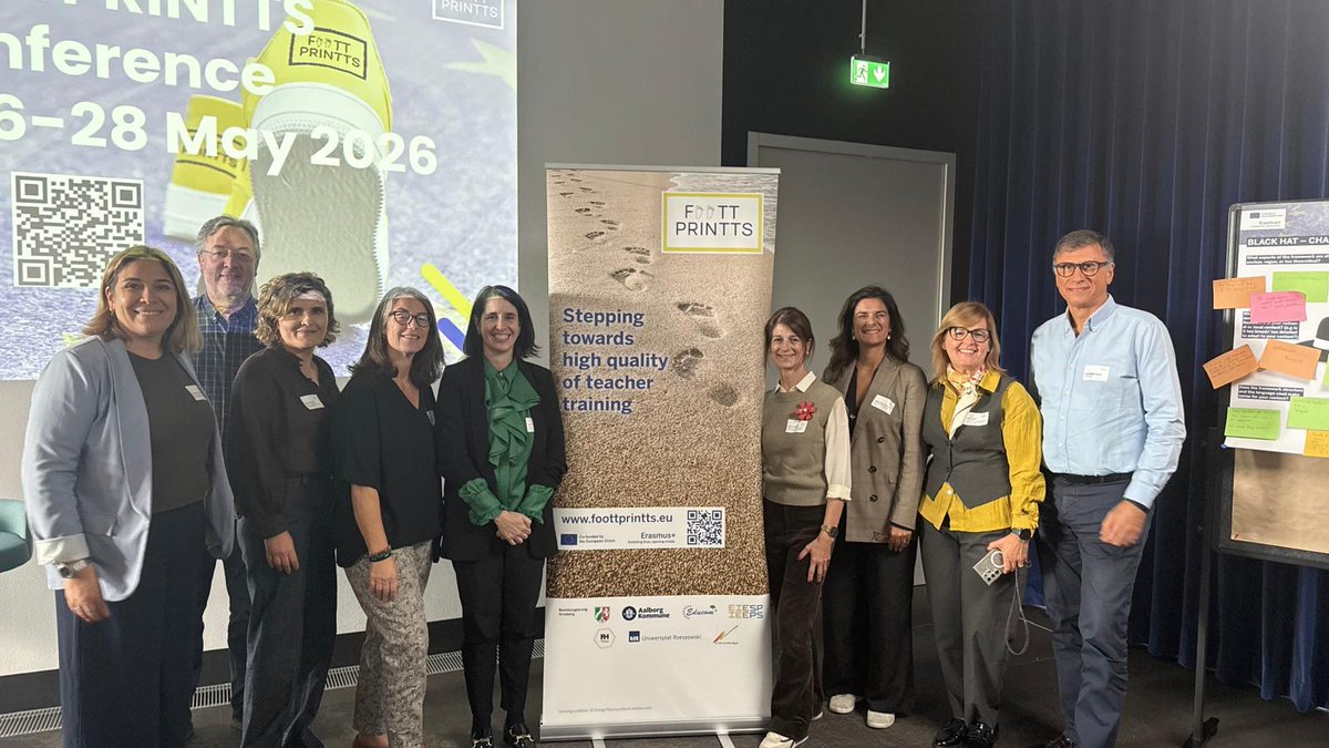 FOOTT PRINTTS Multiplier Event 
Durante um dia, em Dusseldorf, Alemanha, cerca de 50 especialistas de formação contínua de docente debruçaram-se sobre a Framework em construção, no âmbito do Projeto FOOTT PRINTS. 
Fotografia de Grupo da "equipa portuguesa" . 
#foottprintts