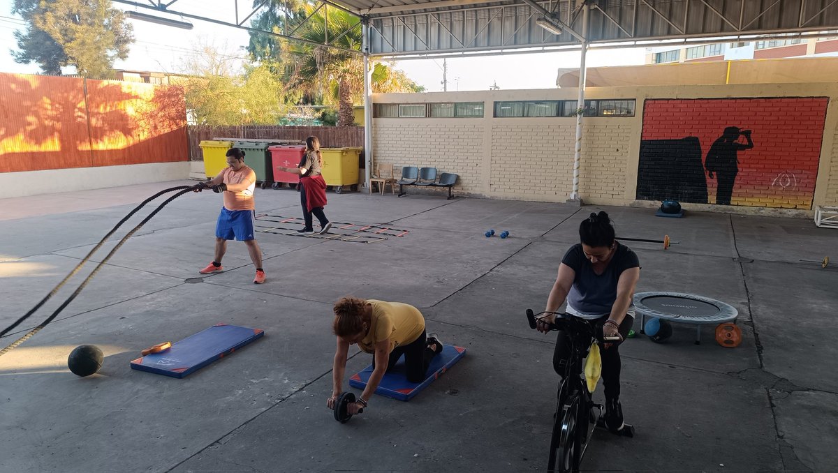 LazoMarcos10's tweet photo. #entrenamientofuncional #INDChile #chilesemueve #primavera2025 #poblacionjuannoe https://t.co/6o2JCjBEAf