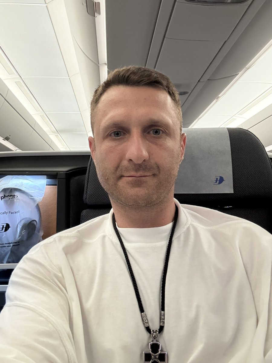 ice_z3us's tweet image. ๐ธ๐ฌ On my way to Singapore.