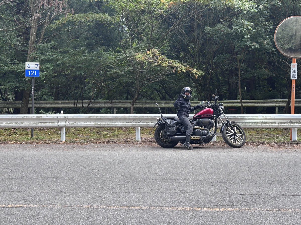 m148_2016's tweet photo. めちゃくちゃ混んでてステッカー購入のみ
リベンジ峠ゲット〜
群馬県コンプリート*ˊᵕˋ)੭
聖地巡りありがとうございました
#碓氷峠　#c121 #頭文字D https://t.co/zZxfk29cO7