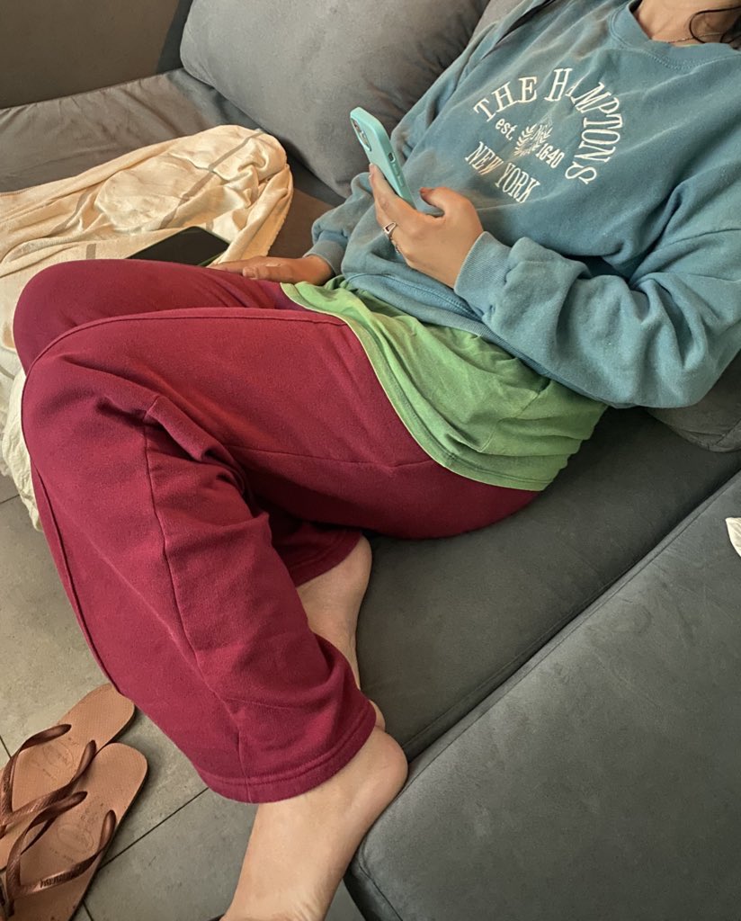 Laupepii's tweet image. Mi hermana en estos momentos criticando los outfits del Martín fierro 
#MartinFierro2025