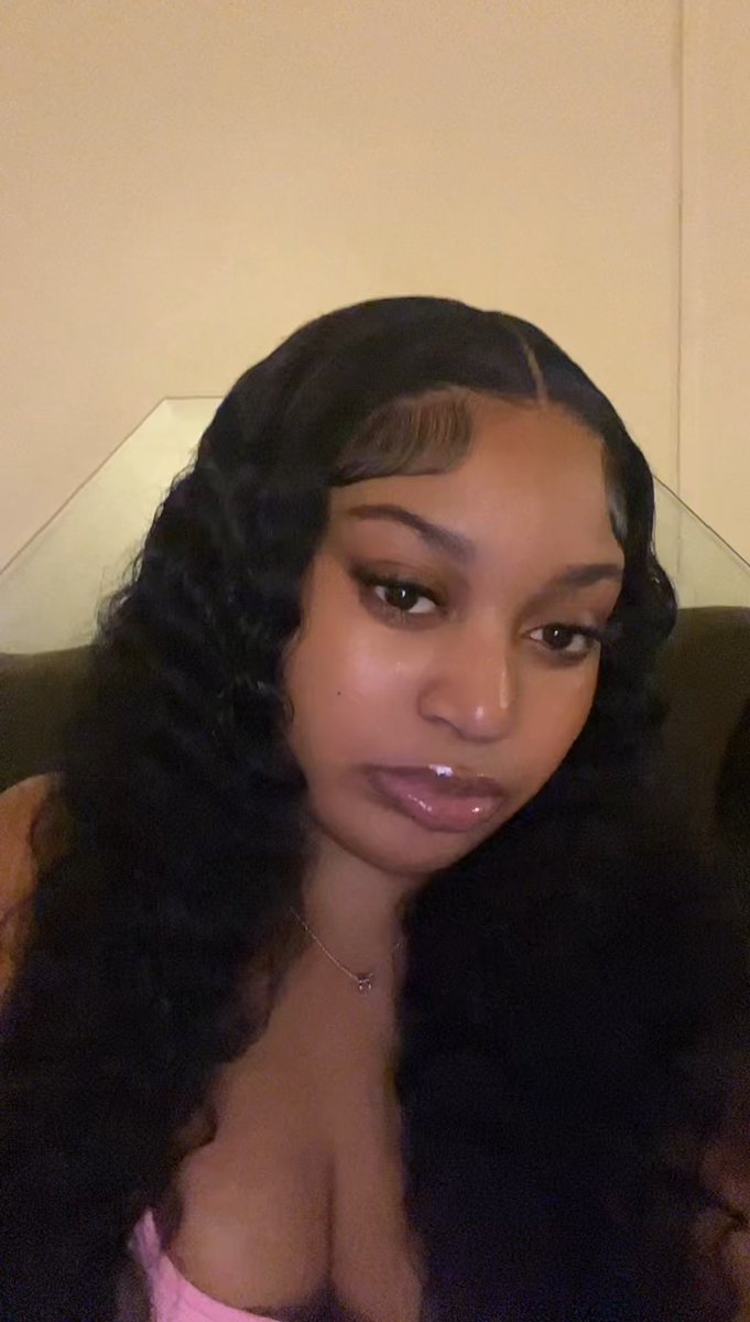 jet black hair brings out the skin 😍