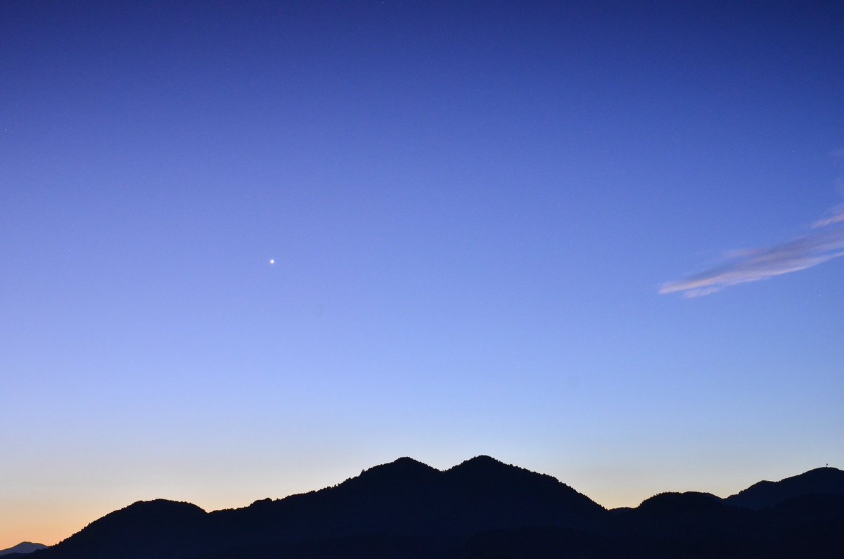 PhotoYamakawa's tweet photo. Blue hour in the early morning of September 30th, Japan time. It was a beautiful sunny day today ☀️
#ArtPhotography #VisualArt #LifeThroughLens #Photography #LandscapePhotography https://t.co/fUMQi0Pfcv