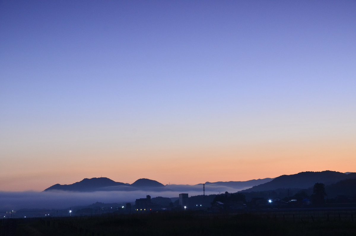 PhotoYamakawa's tweet photo. Blue hour in the early morning of September 30th, Japan time. It was a beautiful sunny day today ☀️
#ArtPhotography #VisualArt #LifeThroughLens #Photography #LandscapePhotography https://t.co/fUMQi0Pfcv