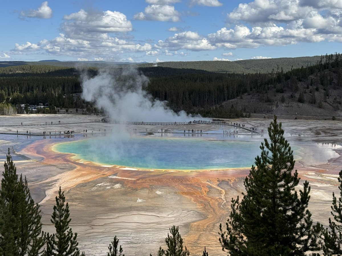MappingThePath's tweet image. First stop in @YellowstoneNPS today: Grand Prismatic Spring, above and up close. #travel