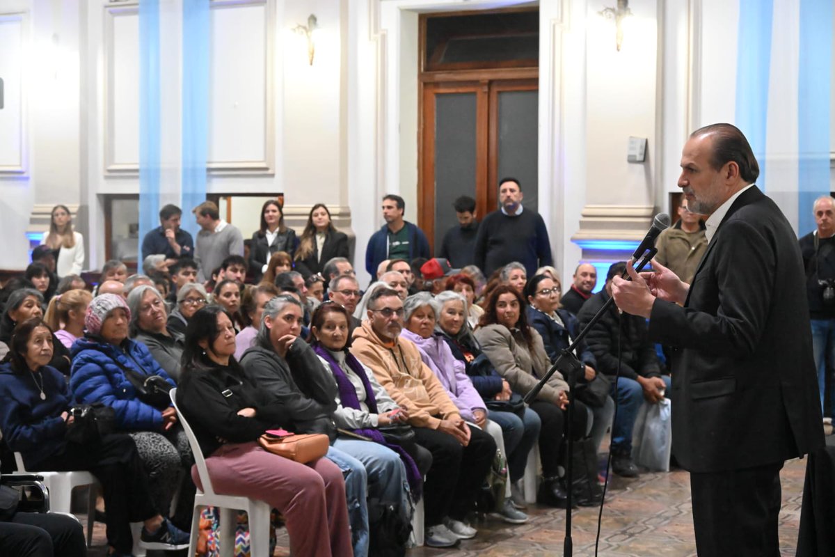 📝 ¡Más de 300 escrituras entregadas!

Acompañados del Subsecretario provincial de Hábitat, Rubén Pascolini, entregamos 307 escrituras a familias bahienses que anhelaron durante décadas contar con el título de propiedad de su vivienda.