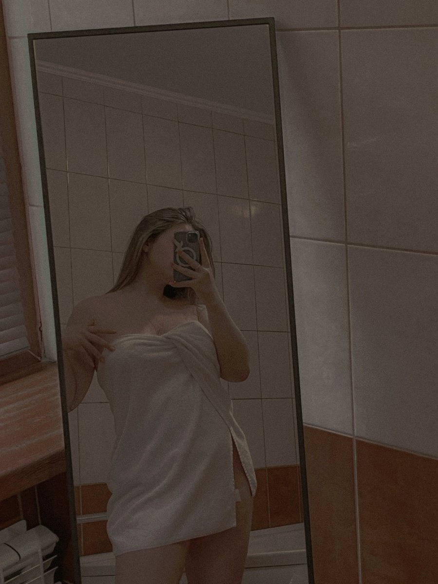 Kırmızı tangamı bulursam onunla foto çekeyim mi ?