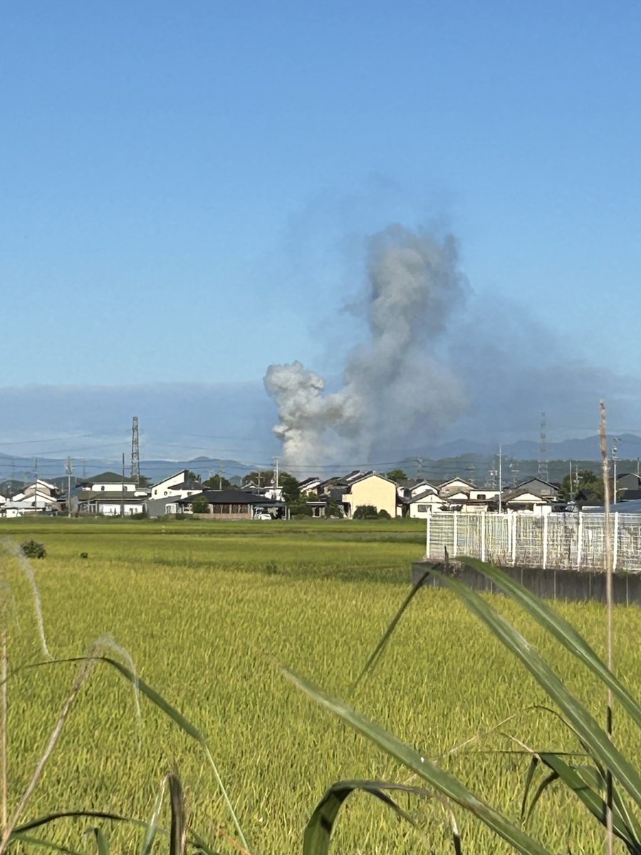 hatsuhoseika's tweet photo. 長良川鉄道、すごい煙が出てました！
おくみの号でしょうか？心配です…
富加駅で停車中でした https://t.co/wvLniix3ks
