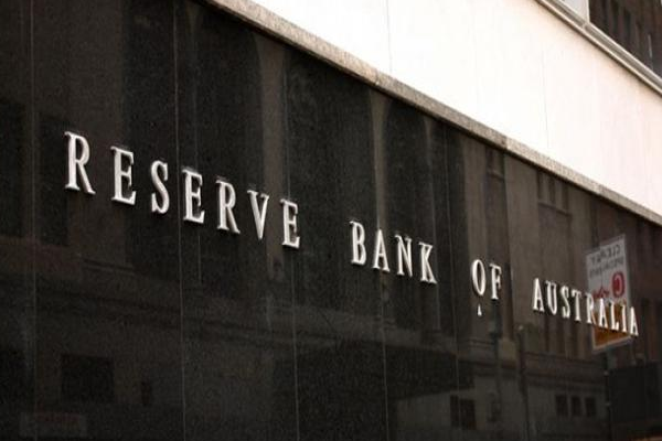 TradersCom's tweet image. Ahead Reserve Bank of Australia #RBA universally expected to hold its cash rate at 3.6%. Consensus is unanimous. Markets are fully priced for a hold.
Key is guidance. Markets are balanced with half of a 25bps cut priced for next meeting on Nov 4. 
#AUDUSD #ASX200