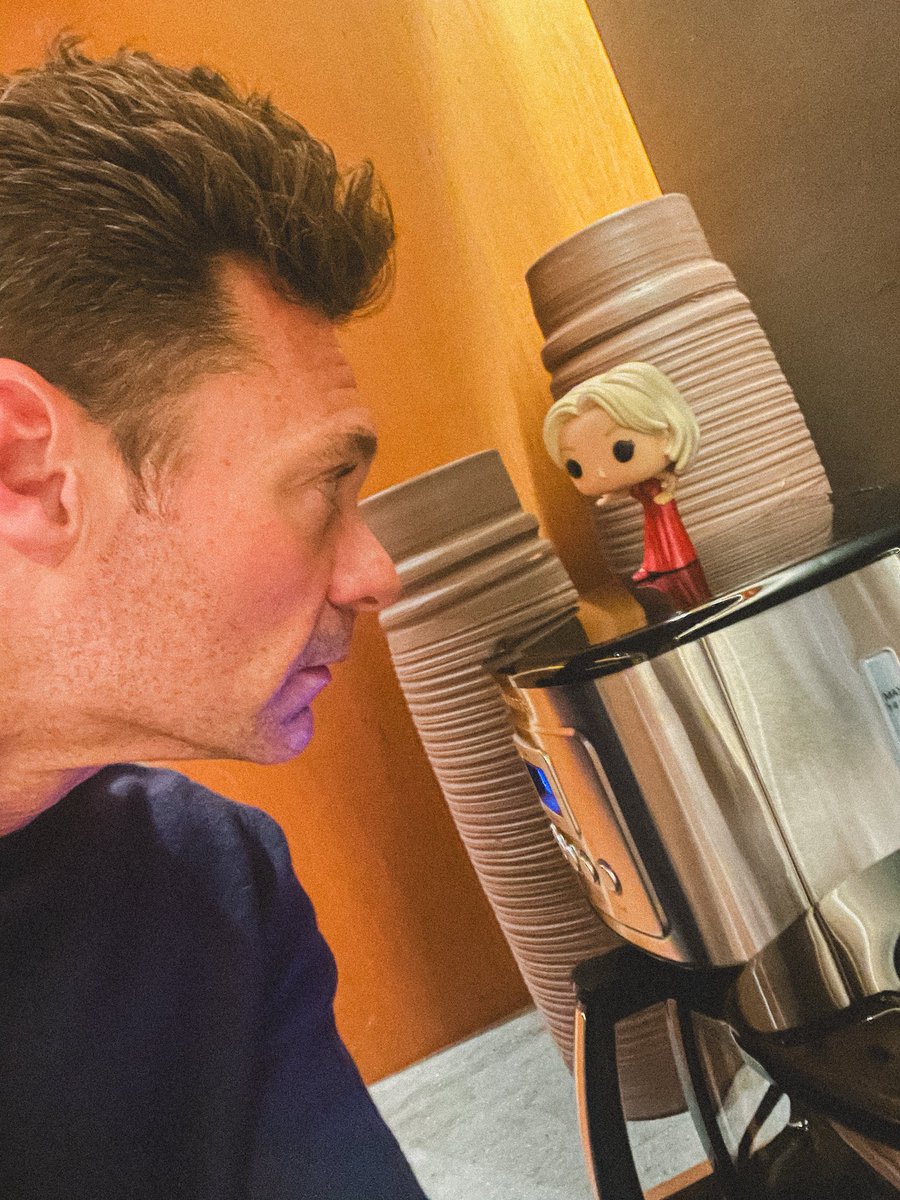 RyanSeacrest's tweet image. My sunrise support system ☕️ and my primetime support system 💁🏼‍♀️ Mini Vanna says buy a vowel, but first buy a coffee. Happy #NationalCoffeeDay !