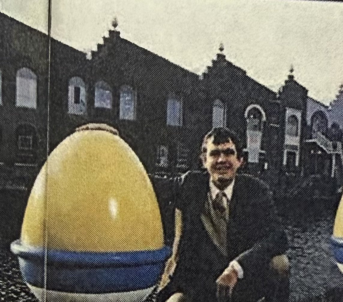 TV_am's tweet photo. Sad news that the man who created TV-am’s amazing studio complex at Camden Lock - Sir Terry Farrell - has died.   The giant eggcups were genius and still remain on the roof to this day. https://t.co/HpZiI3tO7F