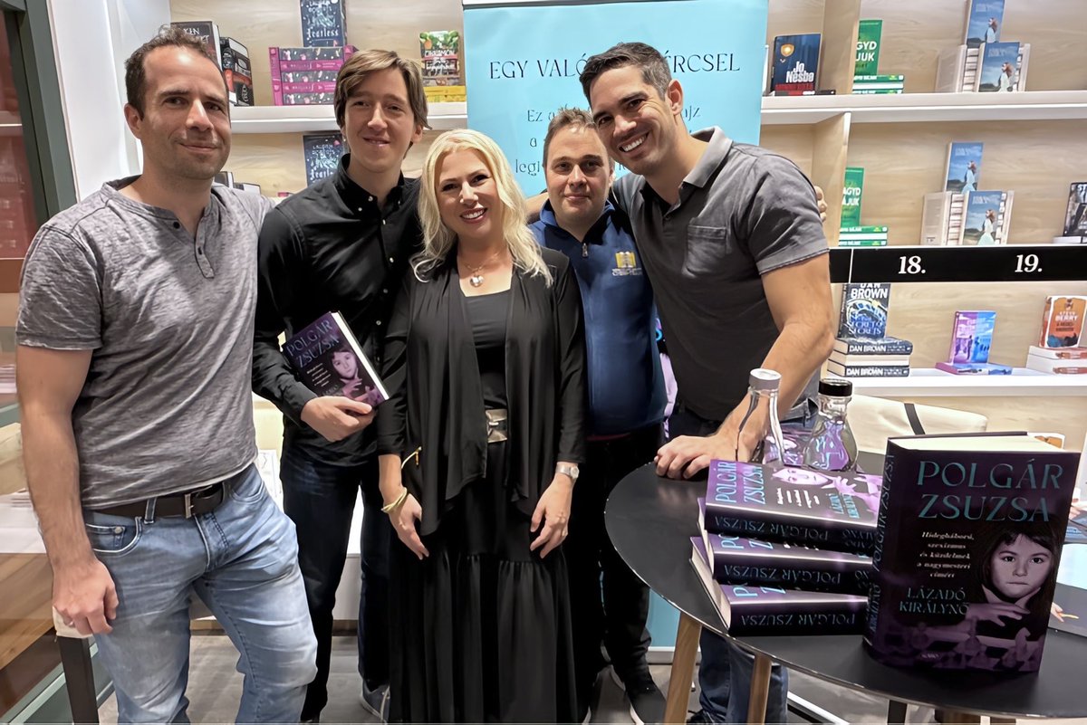 I was very happy to see many of my former SPICE players (GMs Benjamin Gledura, Gergely Antal, Peter Prohaszka, Gabor Papp - all members of the Hungarian Olympiad Team and National Champions), fellow GMs Attila Czebe, Krisztian Szabo, and Hungarian Chess Federation Dr. Zoltán