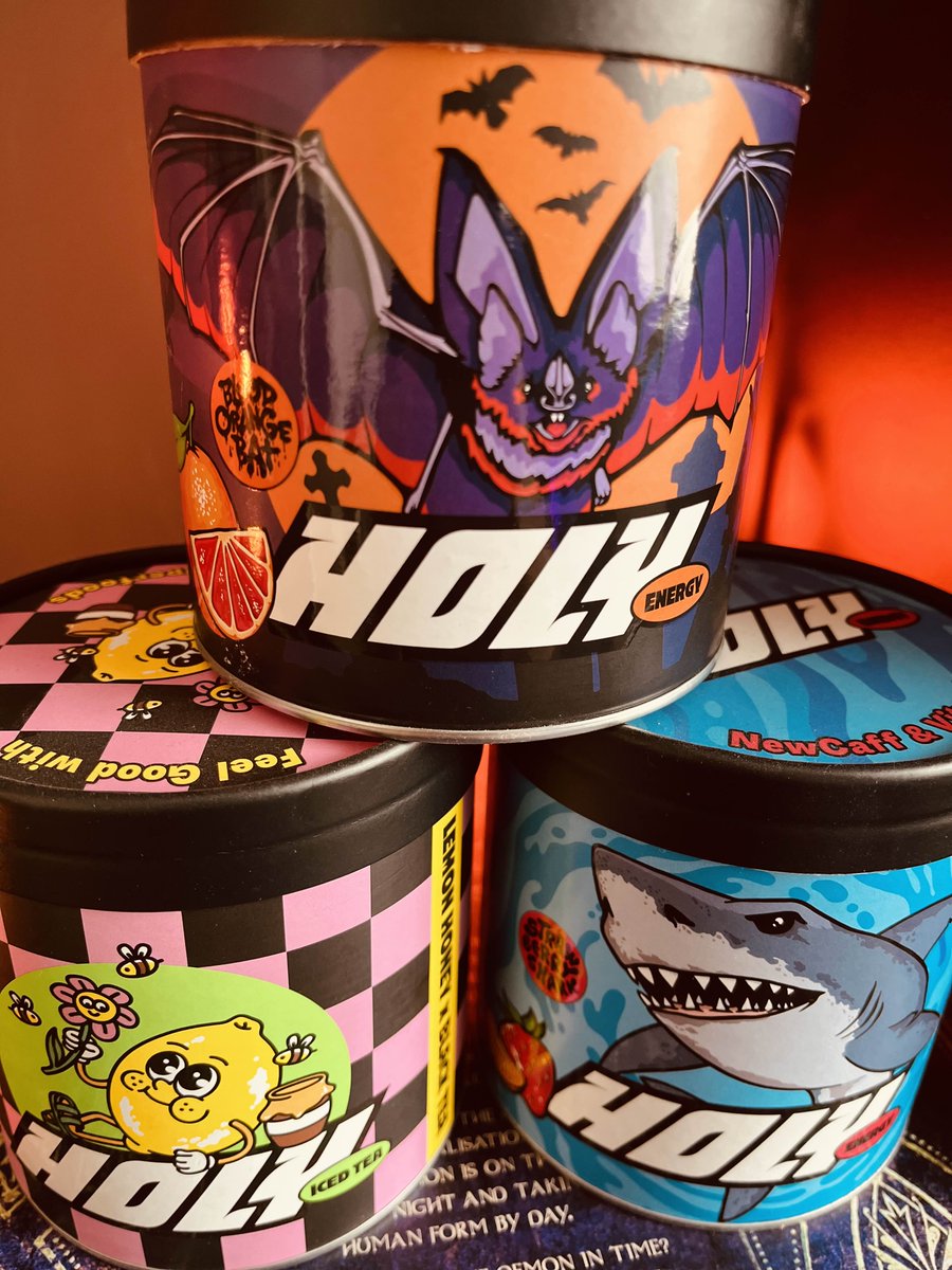 #Werbung 
Heute Abend gibts nen D&amp;D TPK Stream, ich spiel wieder Harvester. Dazu nen leckeren Blood Orange Bat von Holy. Meine Lieblings Jahreszeit naht. Yippie!🦇🦇

Checkt Holy gern ab: hier.gg/HolySnow &amp; mit Code "Snowryo" nochmal 10% Rabatt on Top!