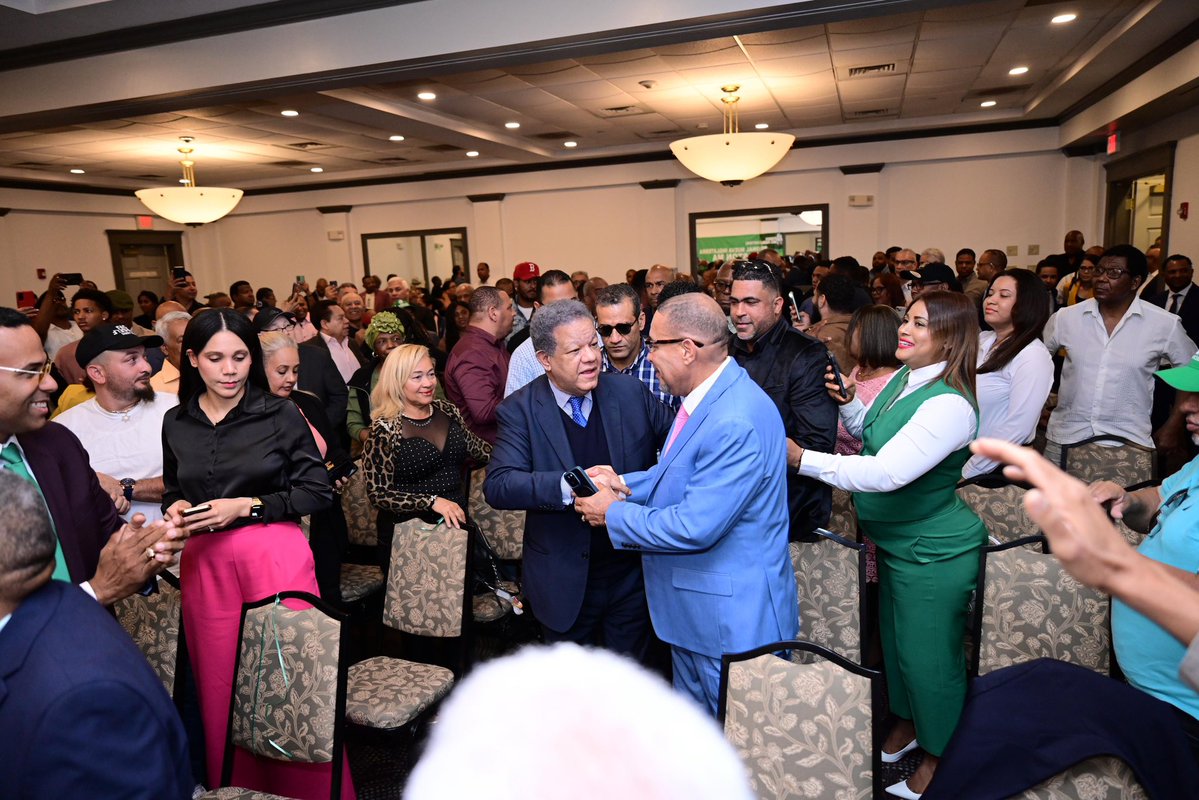 Juramentación de Nuevos Miembros de la Fuerza del Pueblo en Boston. 

La Fuerza del Pueblo celebra la incorporación de nuevos miembros en Boston, quienes se suman con entusiasmo a este proyecto de nación. Este acto fortalece la presencia de nuestra organización en la diáspora