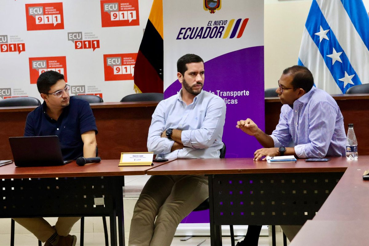 ANT_ECUADOR's tweet photo. #AGENDA 📍Hoy en reunión de trabajo en la ciudad de #Guayaquil con representantes del sector del transporte de carga pesada @confetrape y @CATRAPEG_.
En este encuentro, el director ejecutivo @PedroAbrilOK explicó detalladamente el plan de chatarrización, el cual ya está disponible para su implementación. Además, se abordaron temas relacionados con la oferta de créditos a través de @BanEcuadorBP, así como otras medidas compensatorias diseñadas para apoyar a los actores del sector.

Durante la reunión, la máxima autoridad del @MIT_Ecuador consolidó alianzas estrat��gicas que fortalecen la coordinación y la puesta en marcha de todos los acuerdos.

#ANTEnAcción
#ElNuevoEcuador
