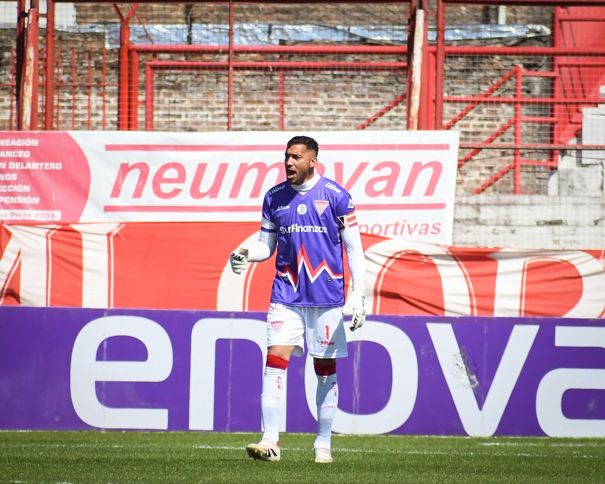 Sebastián López se convirtió en el octavo arquero que alcanza los 100 partidos oficiales en la historia de Los Andes.
1- Ciro Barbosa 257
2- Gagliardo 186
3- Horacio Yonadi 183
4- León Goldbaum 160
5- Luciano Díaz 122
6- Miguel Quintana 110
7- Migliardi 105
8- Sebastián López 100