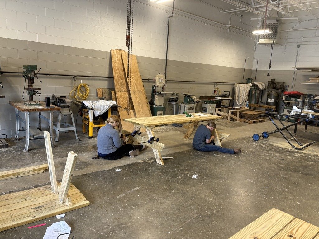 JessCoSchools's tweet image. Shoutout to our FFA students for going above and beyond! After school, they rolled up their sleeves in the wood shop to build picnic tables to donate to our community. 💙
Hands-on skills, teamwork, and giving back — that’s what it’s all about! #FFA #ServiceLearning #JCStrong