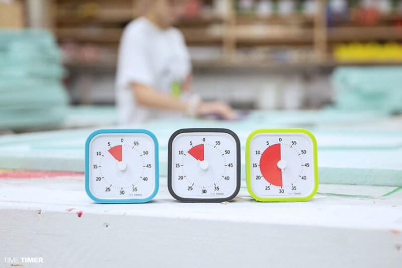 TimeTimer's tweet image. Centers running in your classroom? The Time Timer MOD Education Edition helps rotations stay smooth! ⏱️

Color cases can represent different centers or time limits, while the visual timer builds independence, eases transitions, and keeps students on task. #TeachingTips #TimeTimer