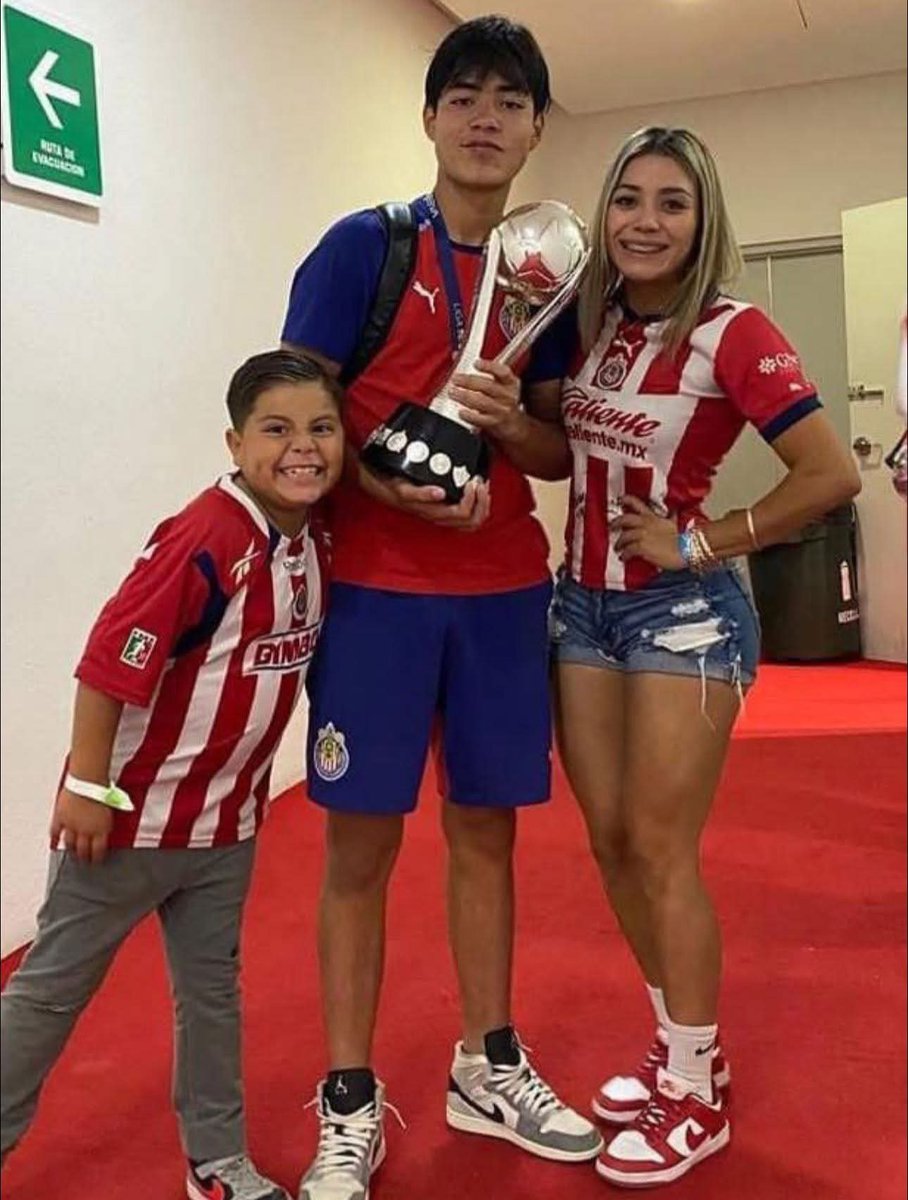 chivafree's tweet photo. Mi muchacho ahí la lleva.... 
#SamirInda #Chivas https://t.co/ShGyw28rxD