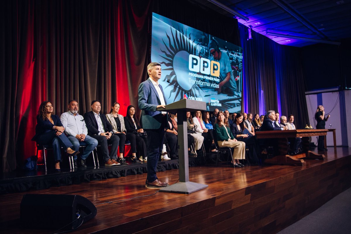 javierpretto's tweet photo. ¡RELANZAMOS UN HISTÓRICO PROGRAMA BIEN CORDOBÉS!
El Gobernador @MartinLlaryora junto al Intendente @PasseriniOk, encabezaron el acto de presentación de una nueva edición del #ProgramaPrimerPaso.
Acompañados de la Ministra de @DSocialYEmpleo, @LauraJureCba y autoridades del gabinete provincial, del sector industrial, sindical y el comercio, se relanzó este programa que dará oportunidad de inserción laboral a más de 15.000 jóvenes de toda la provincia.
En un contexto actual, donde el Gobierno Nacional elige a quienes ayudar y a quienes no, en #Córdoba le damos la oportunidad a todos; mediante el PPP, el Empleo +26 y muchos otros programas, cuya única finalidad es mejorar la calidad de vida de todos.
Seguimos trabajando juntos gobierno, municipio y las distintas cámaras en sumar herramientas que impulsen el progreso, la innovación y la mejora continua.
¡#CórdobaNoPara!