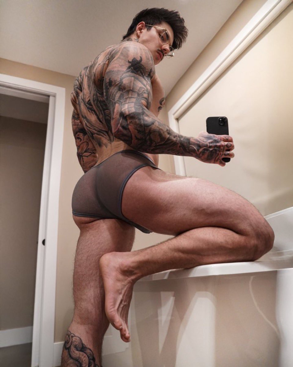 DOMXPAPI's tweet image. #nsfw
Oops , looks like
These boxers are just slightly
see through , Hope you don’t
mind ;)