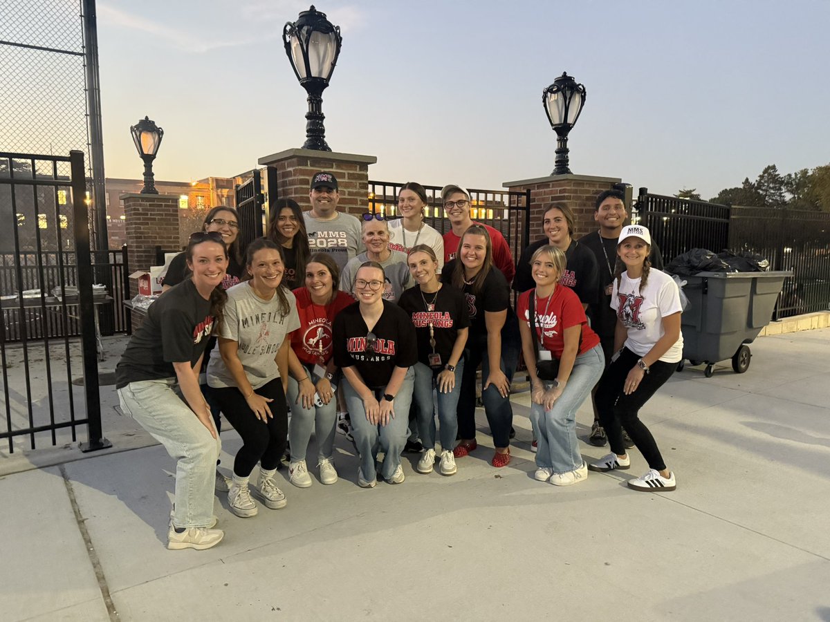 Welcome back BBQ <a href="/MineolaMS/">Mineola Middle School</a> ! #MineolaProud 🍔🌭