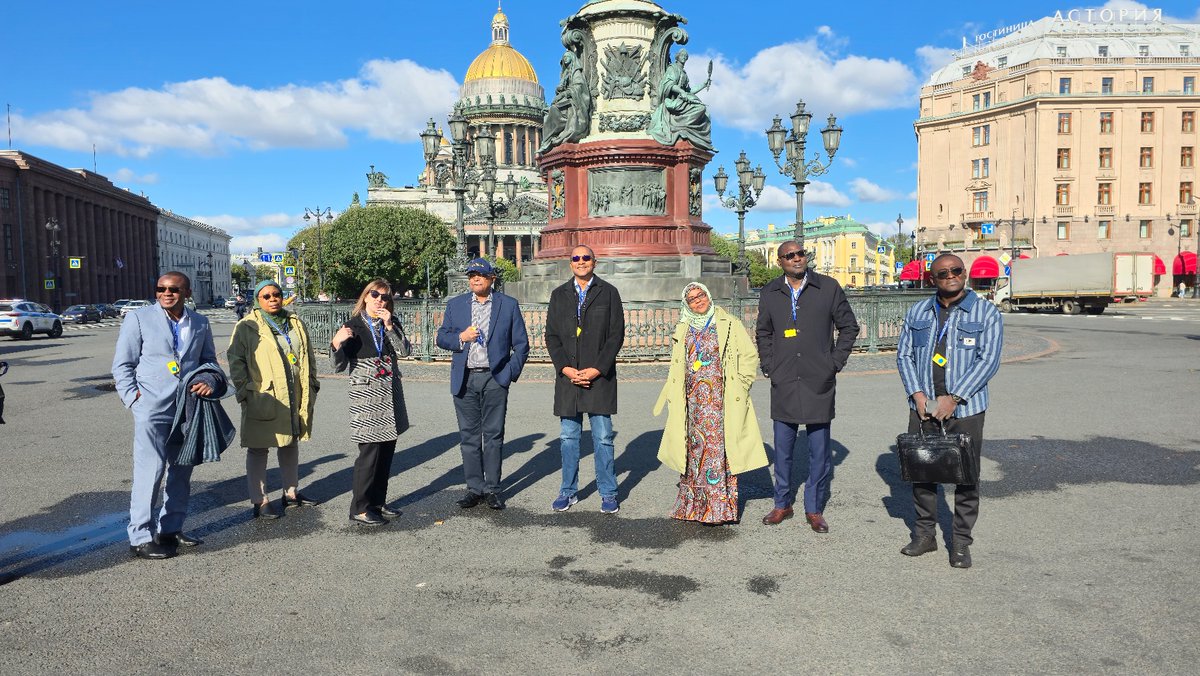 MinesNiger's tweet photo. #Niger🇳🇪 #Russie🇷🇺 #AES
Le Ministre des Mines, le Commissaire-Colonel Abarchi Ousmane, en mission de travail en Russie a saisi l’occasion pour découvrir quelques-uns des joyaux culturels et historiques du pays. https://t.co/7kE2gAjegu