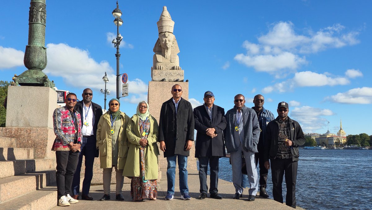MinesNiger's tweet photo. #Niger🇳🇪 #Russie🇷🇺 #AES
Le Ministre des Mines, le Commissaire-Colonel Abarchi Ousmane, en mission de travail en Russie a saisi l’occasion pour découvrir quelques-uns des joyaux culturels et historiques du pays. https://t.co/7kE2gAjegu