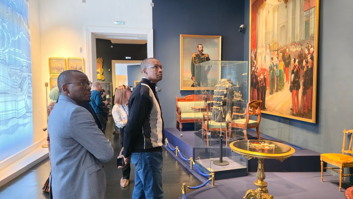 MinesNiger's tweet photo. #Niger🇳🇪 #Russie🇷🇺 #AES
Le Ministre des Mines, le Commissaire-Colonel Abarchi Ousmane, en mission de travail en Russie a saisi l’occasion pour découvrir quelques-uns des joyaux culturels et historiques du pays. https://t.co/7kE2gAjegu